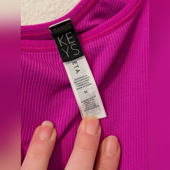 Athleta Vibrant Fuchsia Women's Crop Top - Picture 3 of 4